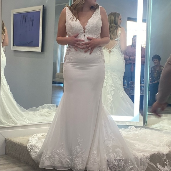 Sottero and Midgley wedding dress. STYLE: Alec 21SW861. Color: Ivory - Picture 10 of 11